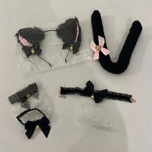 NEW Cat costume - Ears, Tail, necklace, 2 arm bands -
Halloween